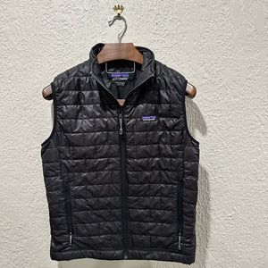 Patagonia men’s down vest
